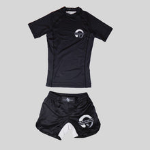 Load image into Gallery viewer, ADULTS - LIMITLESS 2.0 S/S RASH GUARD- BLACK/WHITE