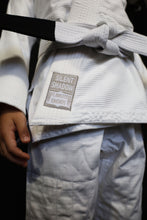 Load image into Gallery viewer, KIDS SILENT SHADOW JIU JITSU GI - WHITE (FREE WHITE BELT)