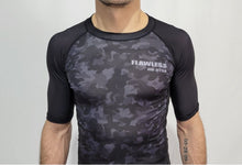 Load image into Gallery viewer, ADULTS BLACK CAMO S/S RASH GUARD - UNISEX (LIMITED STOCK)
