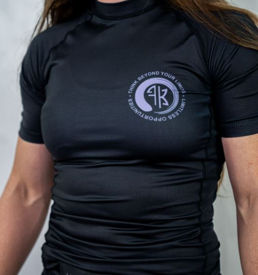LIMITLESS S/S FEMALE RASH GUARD BLACK/PURPLE (LIMITED STOCK