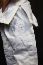 Load image into Gallery viewer, KIDS SILENT SHADOW JIU JITSU GI - WHITE (FREE WHITE BELT)
