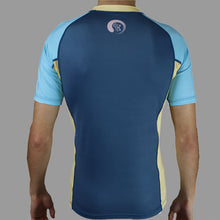 Load image into Gallery viewer, ADULTS - FREESTYLE S/S RASH GUARD - BLUE
