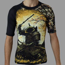 Load image into Gallery viewer, ADULTS - SAMURAI S/S RASH GUARD - GOLD/BLACK
