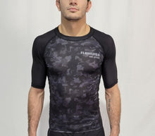 Load image into Gallery viewer, ADULTS BLACK CAMO S/S RASH GUARD - UNISEX
