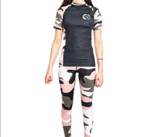 Load image into Gallery viewer, FEMALE PINK CAMO S/S RASH GUARD
