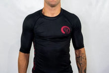 Load image into Gallery viewer, ADULTS BLACK RANKED S/S RASH GUARD - UNISEX
