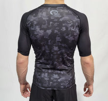 Load image into Gallery viewer, ADULTS BLACK CAMO S/S RASH GUARD - UNISEX (LIMITED STOCK)
