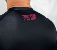Load image into Gallery viewer, ADULTS BLACK RANKED S/S RASH GUARD - UNISEX
