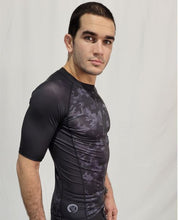 Load image into Gallery viewer, ADULTS BLACK CAMO S/S RASH GUARD - UNISEX (LIMITED STOCK)
