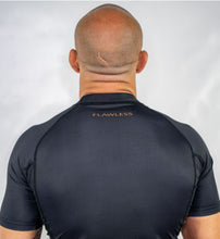 Load image into Gallery viewer, LIMITLESS S/S MEN&#39;S RASH GUARD - BLACK/ORANGE
