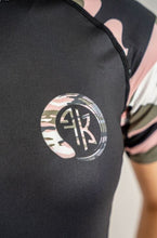 Load image into Gallery viewer, KIDS PINK CAMO S/S RASH GUARD
